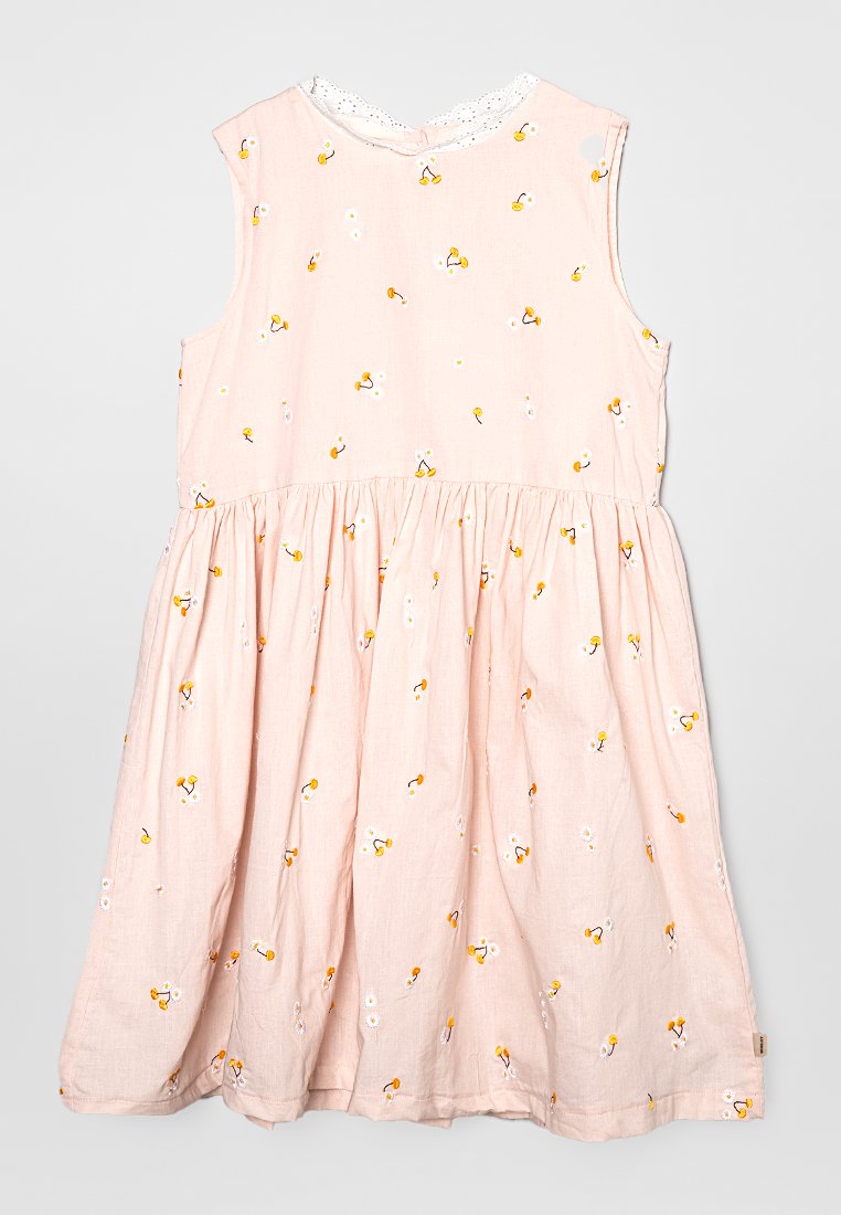 Helles pinkes ärmelloses Kleid mit weißem Spitzekragen, floraler Stickerei in Gelb- und Weißtönen, gerafftem Rock und gesäumten Kanten.