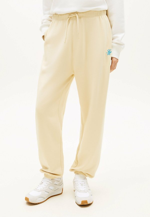 Tommy Hilfiger LOGO EMBROIDERY CUFFED LEG JOGGERS - Tracksuit bottoms - country ivory
