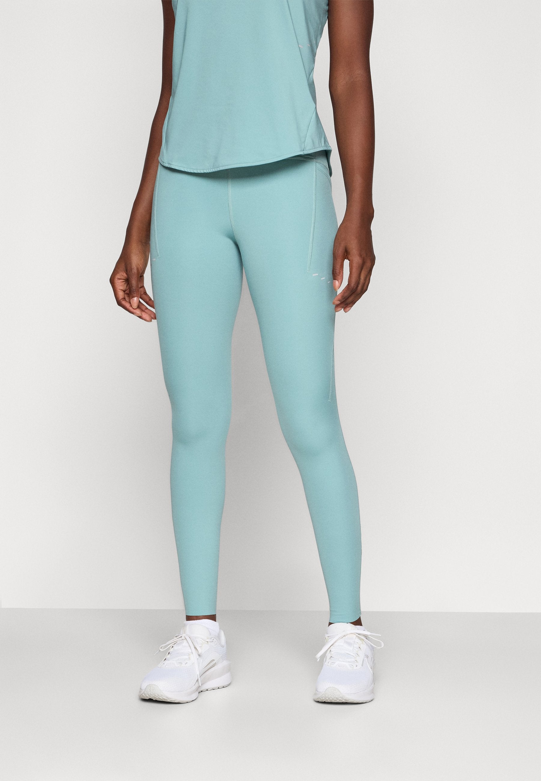 Nike Performance SWIFT