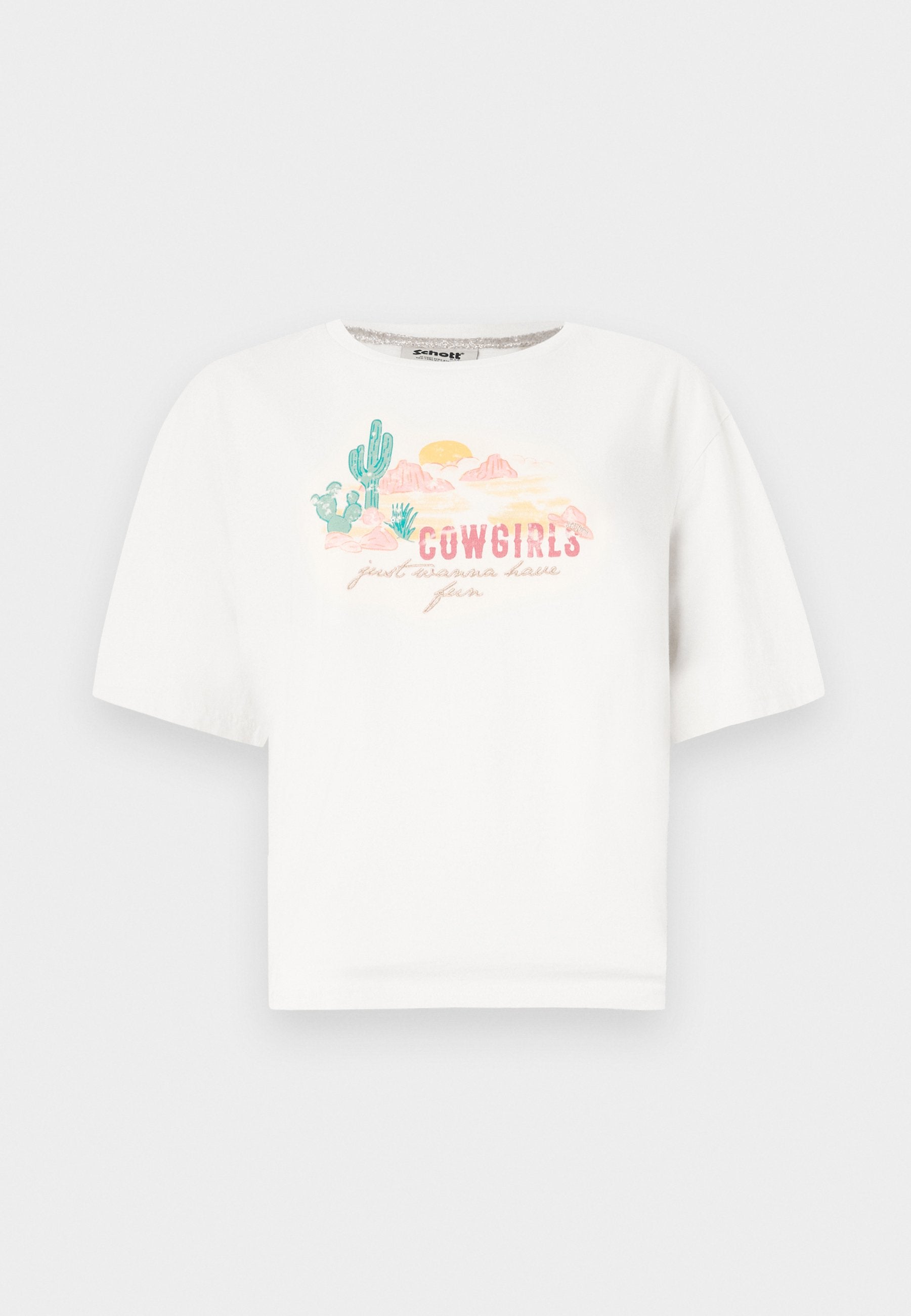 Weißes Baumwoll-T-Shirt mit kurzen Ärmeln, das ein buntes Wüstenmotiv und den Text "COWGIRLS wollen einfach Spaß haben" in Pink und Grün zeigt.