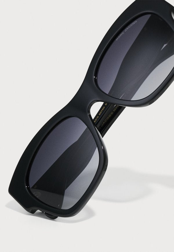 MARC JACOBS MARC