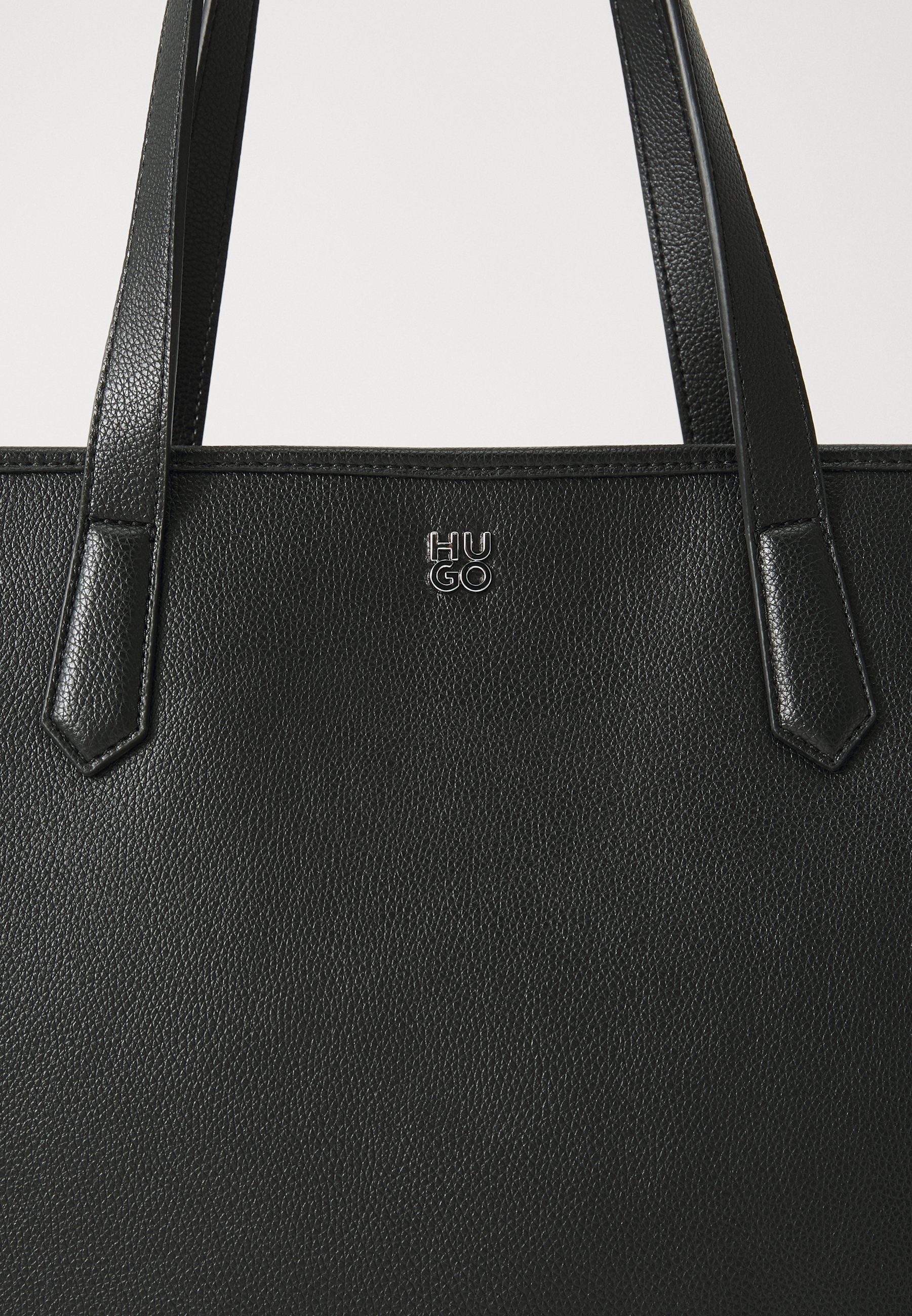 HUGO CHRIS TOTE