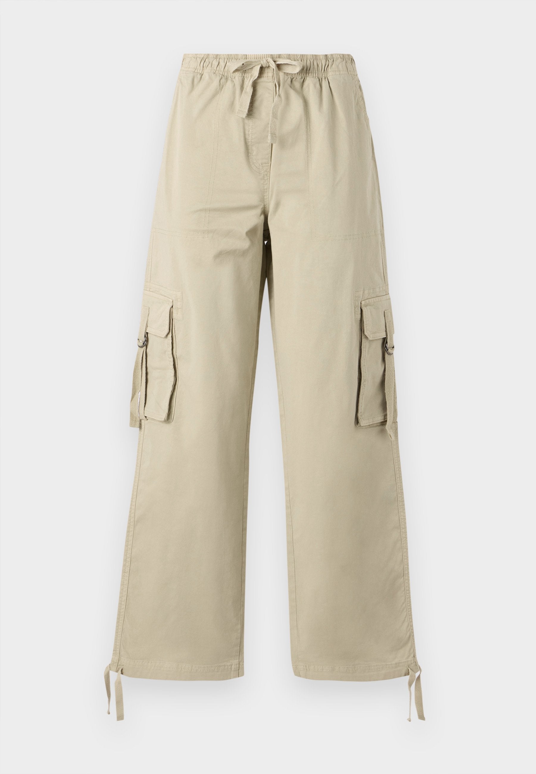 Beige Cargo-Hosen mit weitem Bein, elastischem Bund, verstellbarem Kordelzug und mehreren Seitentaschen. Hergestellt aus strapazierfähigem Baumwollstoff.