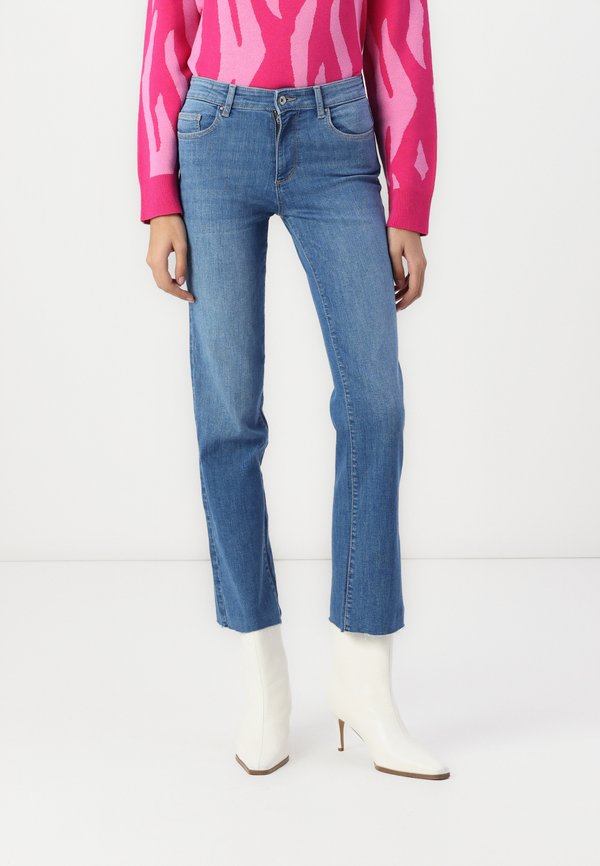 ONLY Flared fit ONLANN-KENYA Mid waist - Flared Jeans - medium blue denim