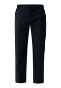 Schwarze, taillierte Hose aus leichtem Stoff. Sie verfügt über einen elastischen Bund mit Kordelzug und eine glatte, unstrukturierte Oberfläche.