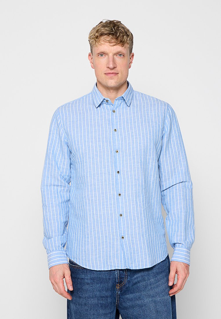 REGULAR FIT Media 1