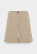 Beige Shorts mit flachem Frontdesign, zwei Seitentaschen und einem einzelnen Knopfverschluss. Der Stoff ist glatt mit einem leichten Glanz.