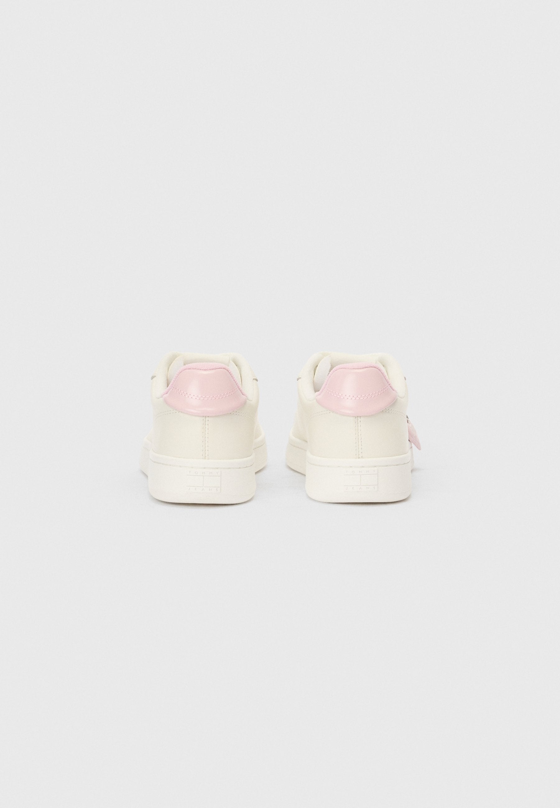 Tommy Jeans ARCHIVE COURT HEART CHARM LEATHER TRAINERS