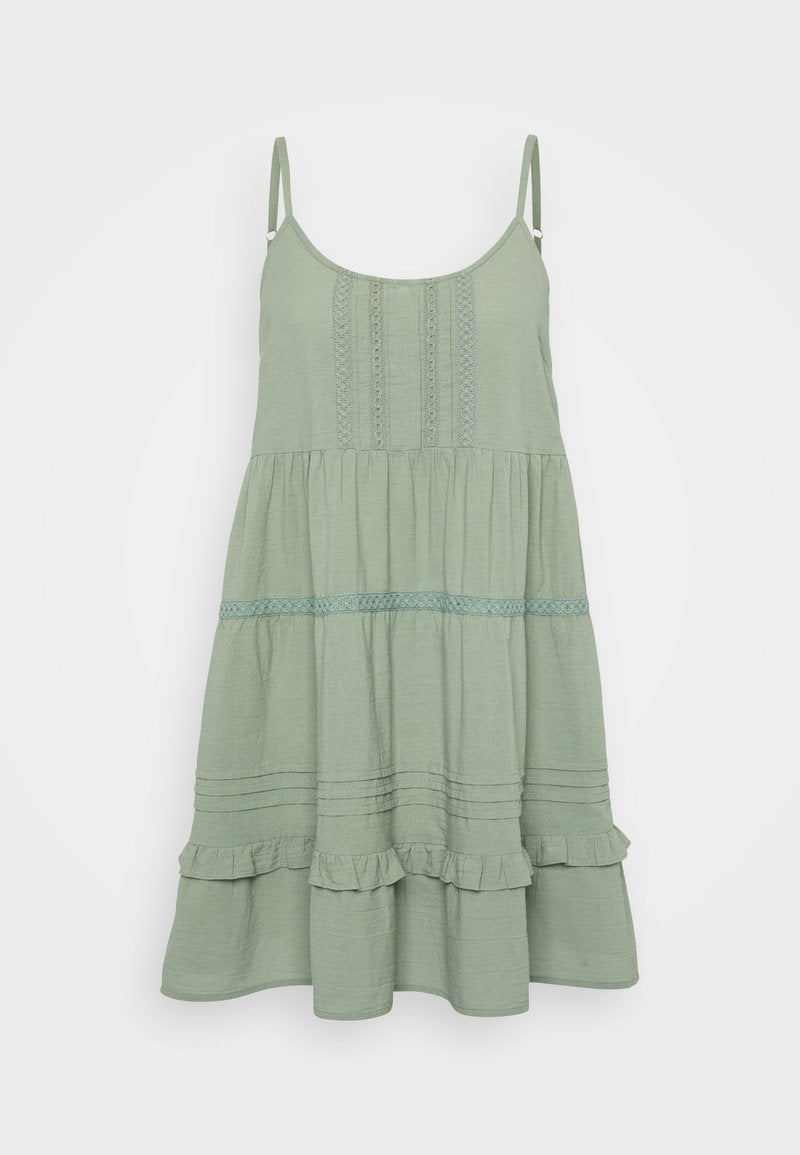Hellgrünes ärmelloses Kleid mit einem ausgestellten Design, das mit Spitze verziert ist und über geraffte Stufen verfügt, abgeschlossen mit Rüschensaum-Akzenten.