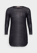 Schwarzes, transparentes Tunika-Kleid mit Dreiviertelärmeln, Rundhalsausschnitt und gewelltem Saum. Texturiertes Material mit subtilen Schimmerdetails im gesamten Kleid.