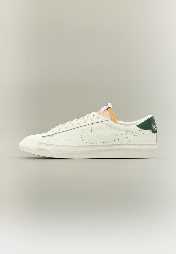Nike Sportswear TENNIS CLASSIC SMASH UNISEX - Trainers - sail/fir/team orange/black/white