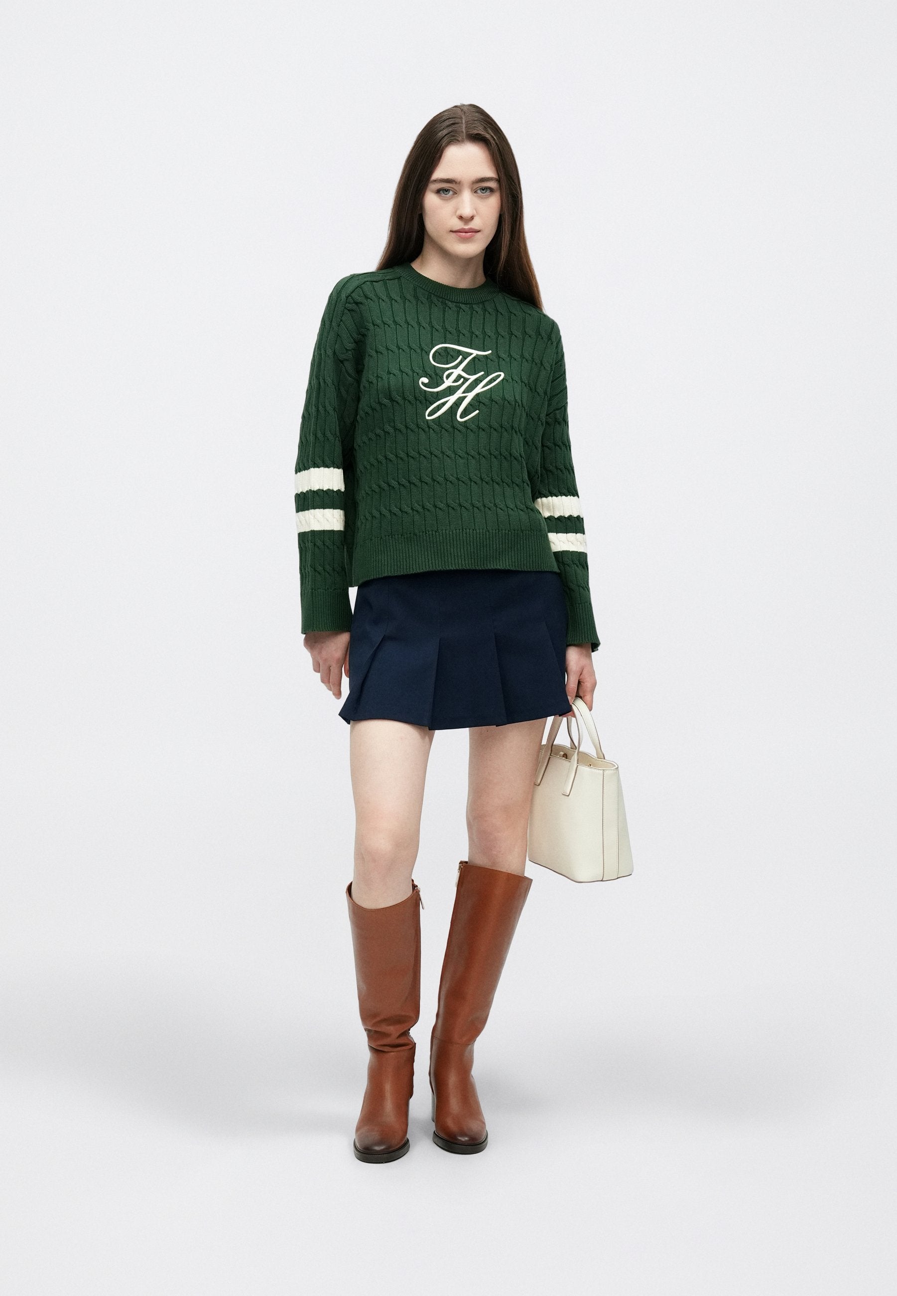 LOGO EMBROIDERY RELAXED CABLE KNIT JUMPER Media 2