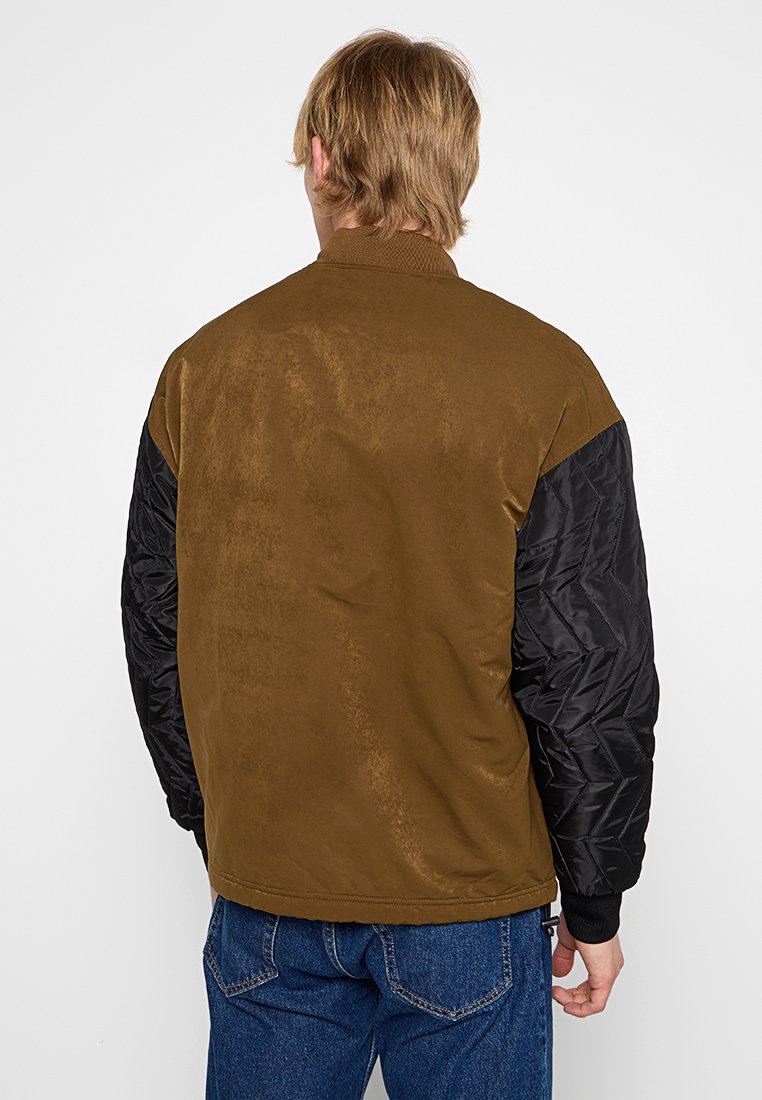 Armani Exchange Bomberjacke Media 3
