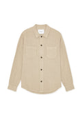 Beige Hemd zum Zumachen aus strukturiertem Stoff mit Kragen, zwei Brusttaschen und braunen Knöpfen. Gerader Saum und lange Ärmel.