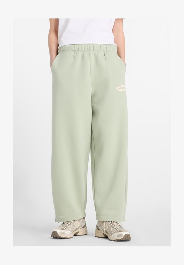 New Balance LINEAR HERITAGE PANT - Tracksuit bottoms - green