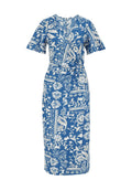 Blaues Wickelkleid mit kurzen Ärmeln, das ein weißes florales und geometrisches Muster aufweist, hergestellt aus strukturierter Stoff. Knie-lange Ausführung.