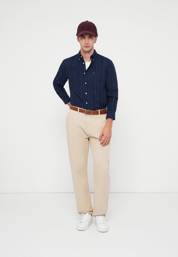 Tommy Hilfiger REGULAR FIT PINSTRIPE OXFORD SHIRT