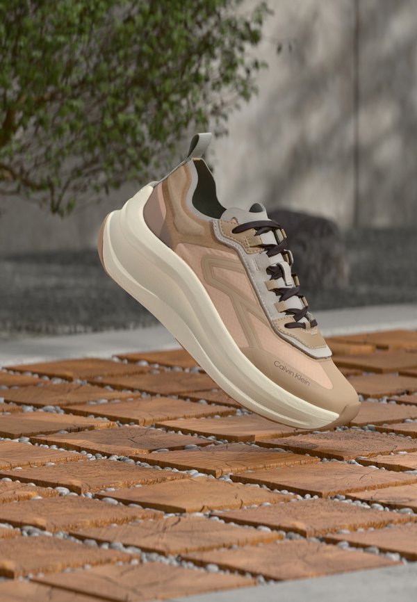 Calvin Klein CHUNKY RUN LACEUP STRIPE COV NY - Trainers - light cashew/spanish villa/nomad