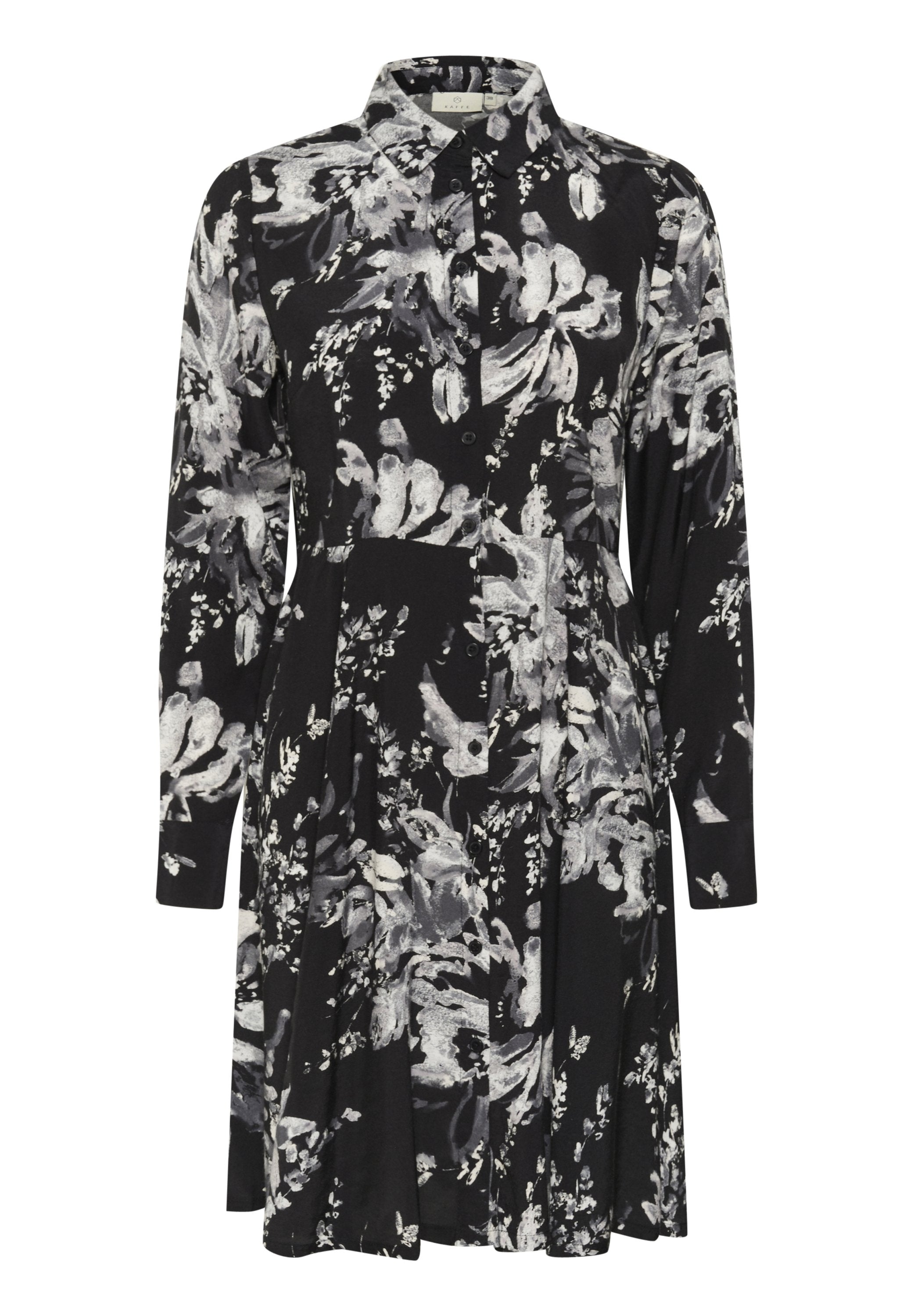 Schwarzes Hemdkleid mit weißem Blumenmuster. Lange Ärmel, Kragen, geraffte Taille und eine fließende Silhouette. Weiche Stoffstruktur.