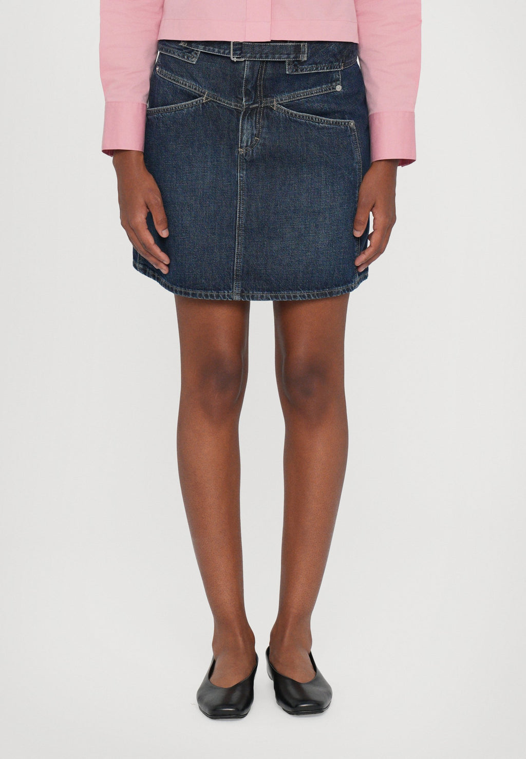 CLOSED BELTED MINI SKIRT