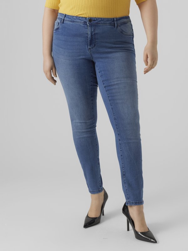 Vero Moda Curve Slim fit VMCFANYA Mid rise - Slim fit jeans - medium blue denim