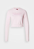 Hellrosa, kurz geschnittener Strickpullover mit langen Ärmeln und rundem Ausschnitt. "Tommy Jeans" Logo auf der Vorderseite geprägt. Weiche Textur.