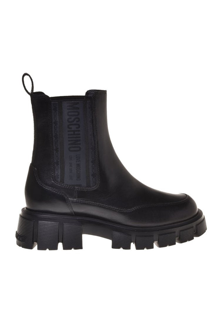 Love Moschino