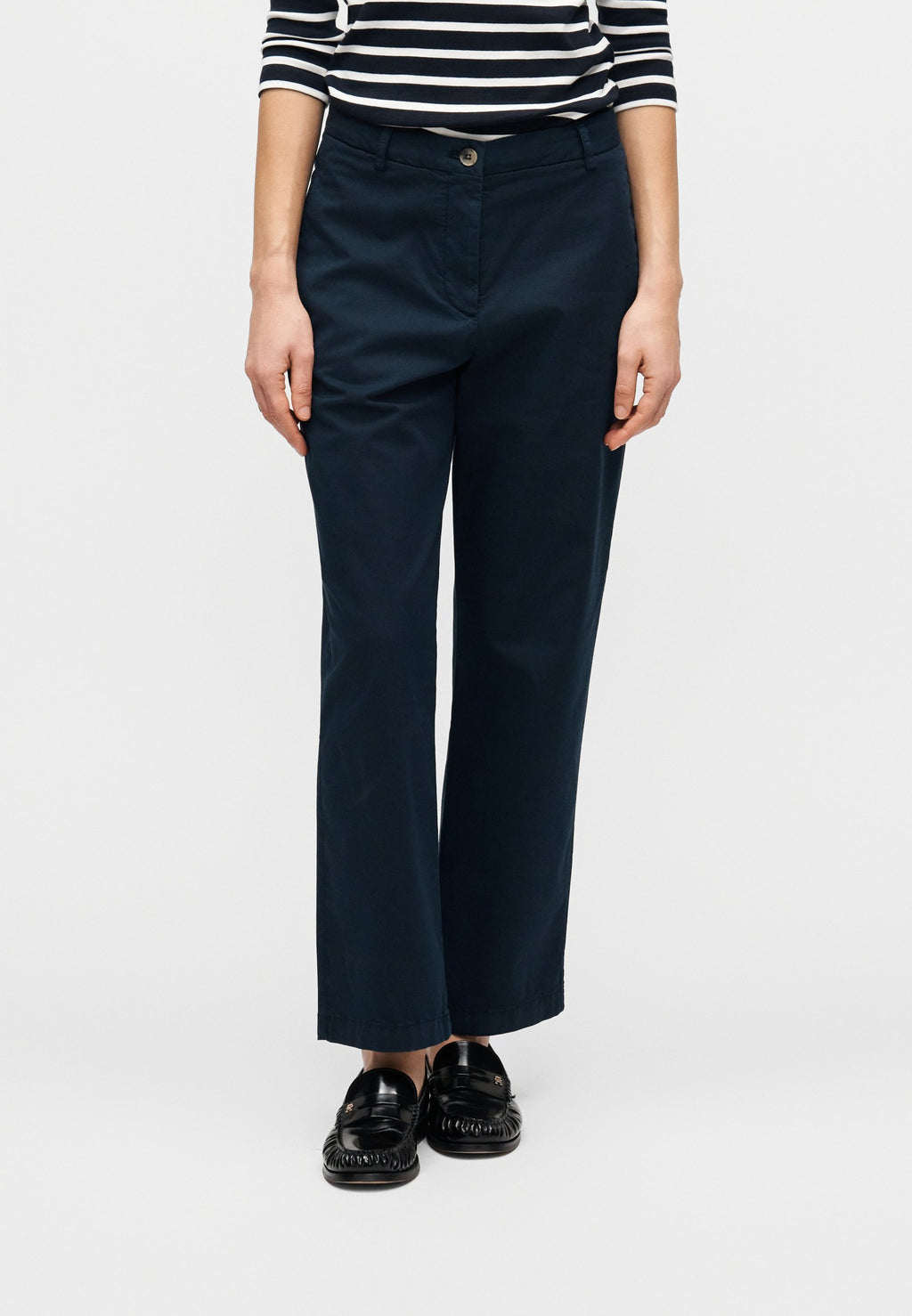 WASHED SLIM STRAIGHT LEG CHINOS Media 3