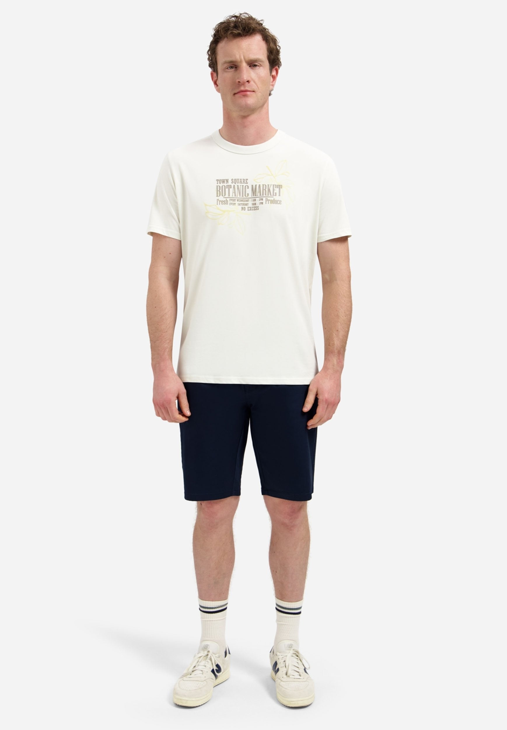 ARTWORK WITH ROUND NECK Media 2
