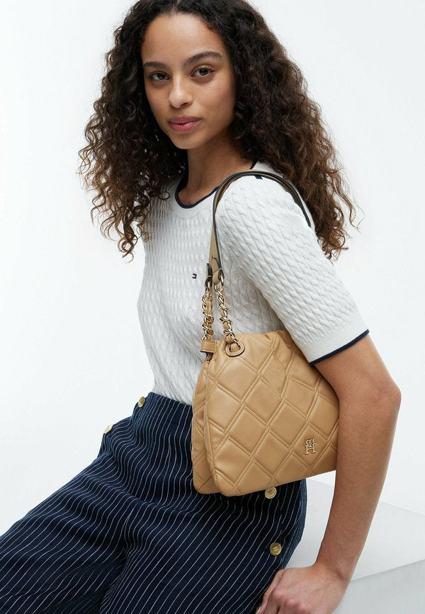 Tommy Hilfiger TOMMY HILFIGER TH MONOGRAM QUILTED TOTE BAG - Handbag - classic khaki
