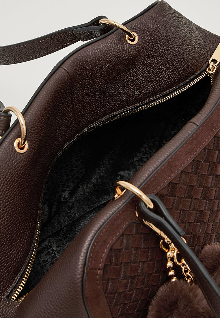 Dune London DECISIVELY