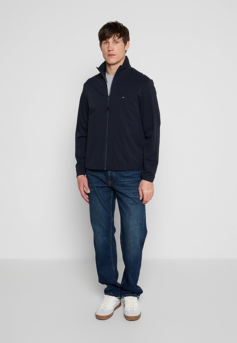 REGULAR FIT Media 2