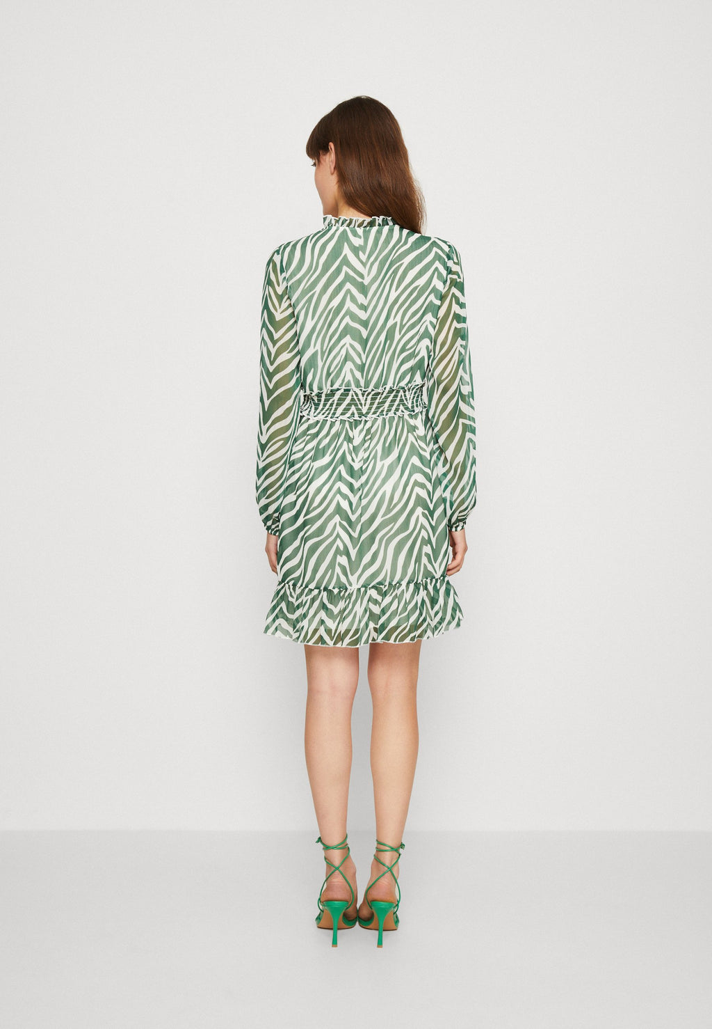 ONLDAISY SHORT SMOCK DETAIL DRESS Media 4
