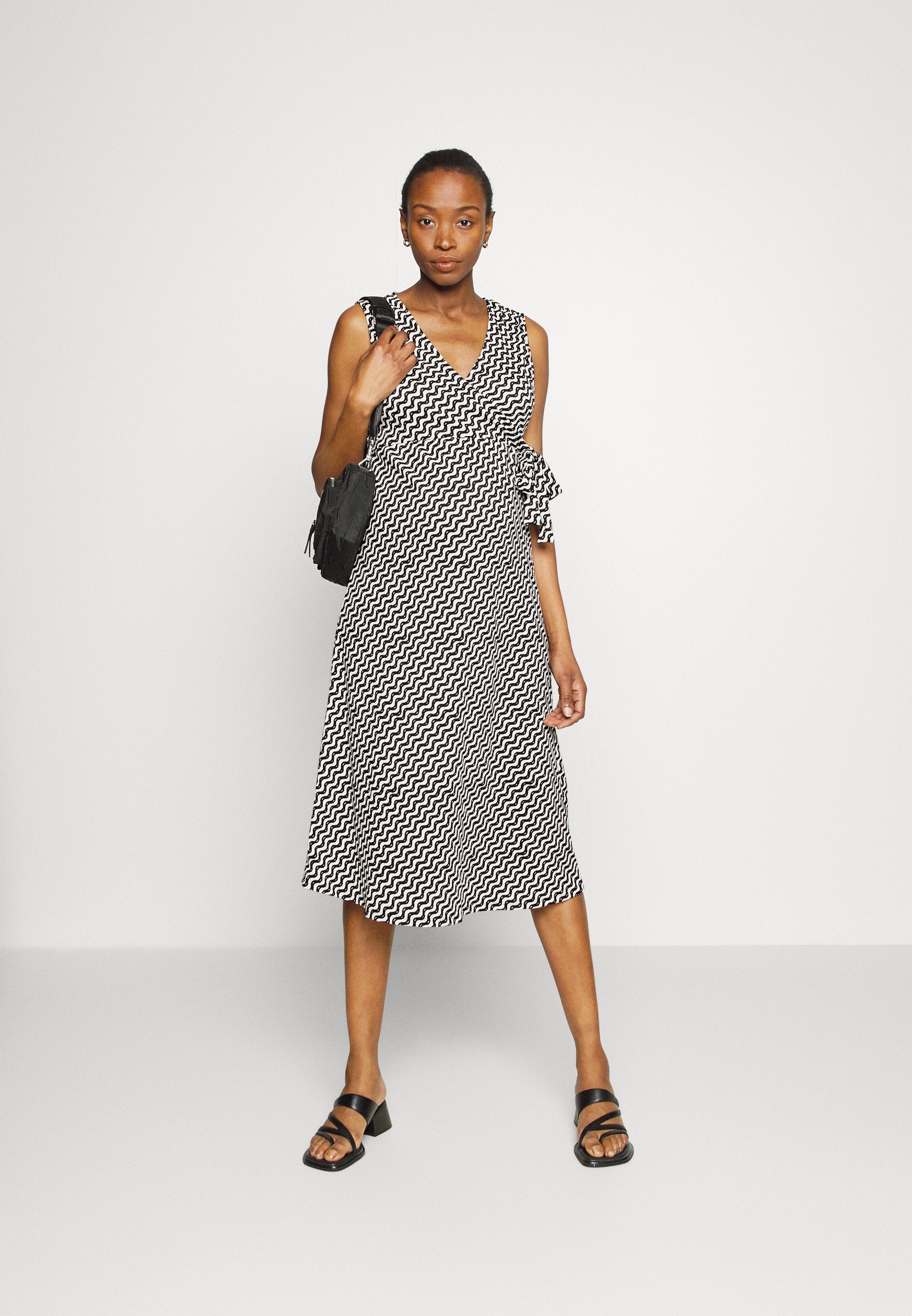 Pieces Maternity PMBINA MIDI WRAP DRESS
