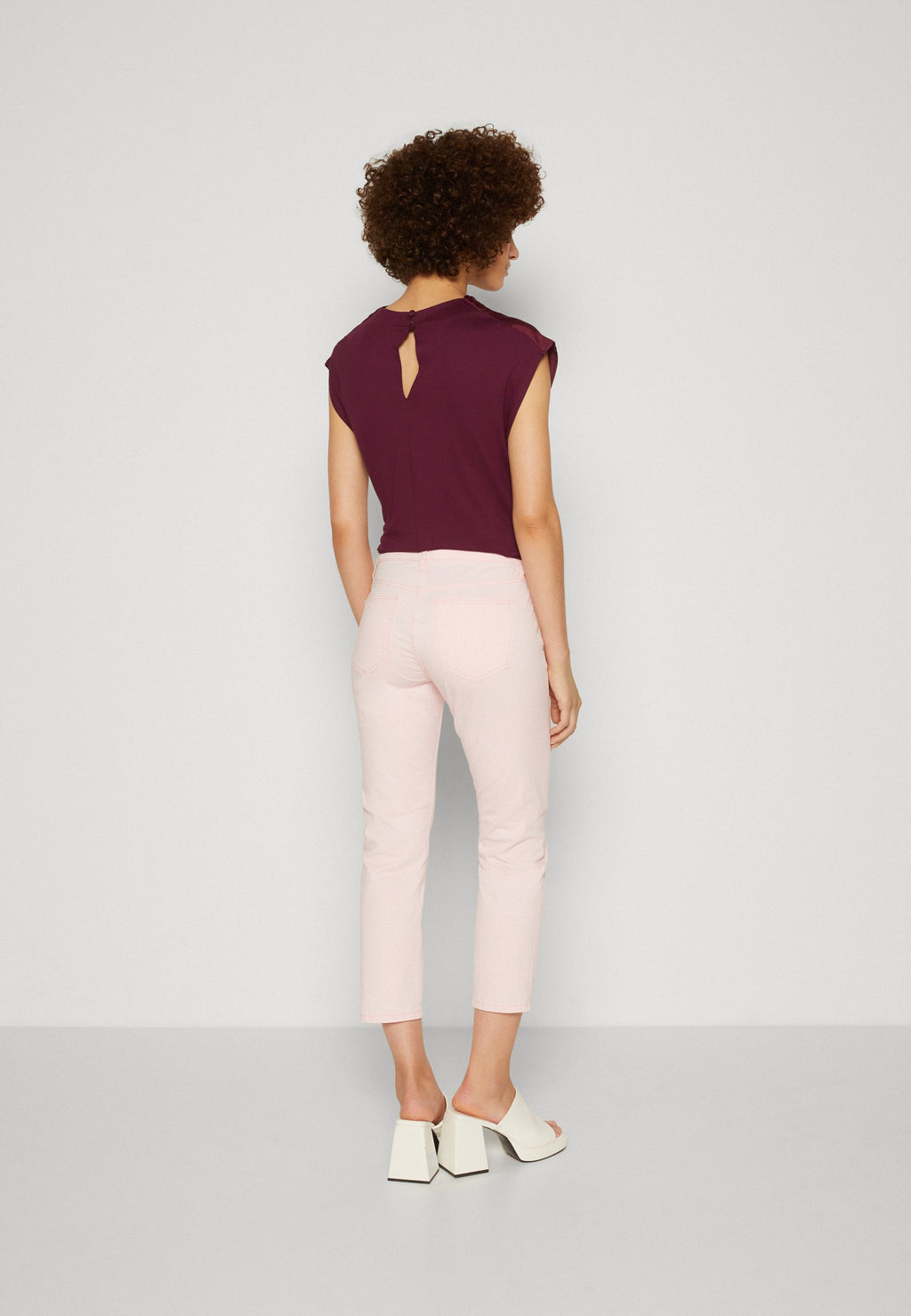 5 POCKET CAPRI Media 5
