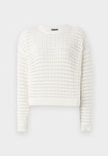 Weißer Strickpullover mit strukturiertem Muster, rundem Halsausschnitt, langen Ärmeln sowie gerippten Bündchen und Saum. Verkürztes Design.