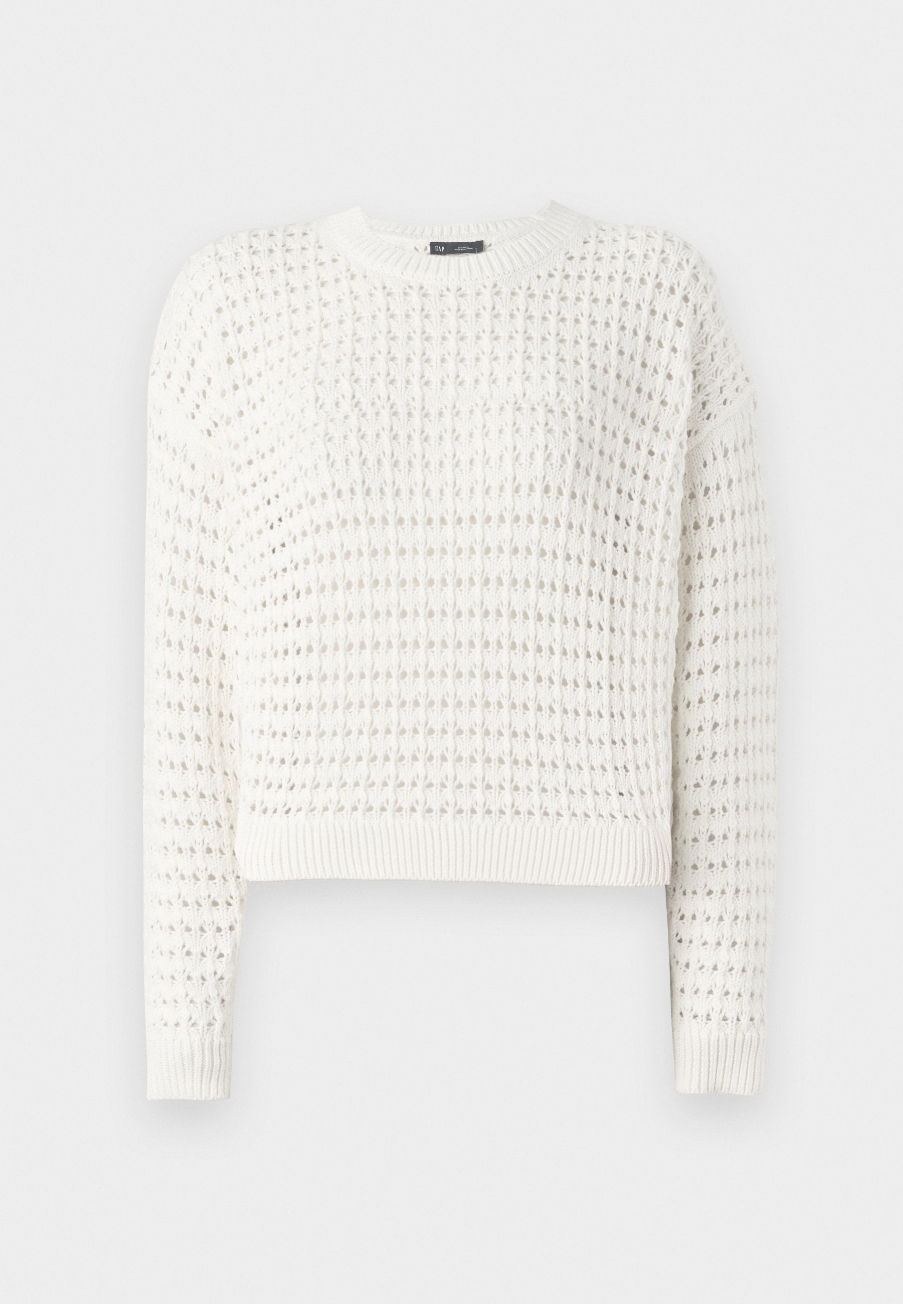 Weißer Strickpullover mit strukturiertem Muster, rundem Halsausschnitt, langen Ärmeln sowie gerippten Bündchen und Saum. Verkürztes Design.