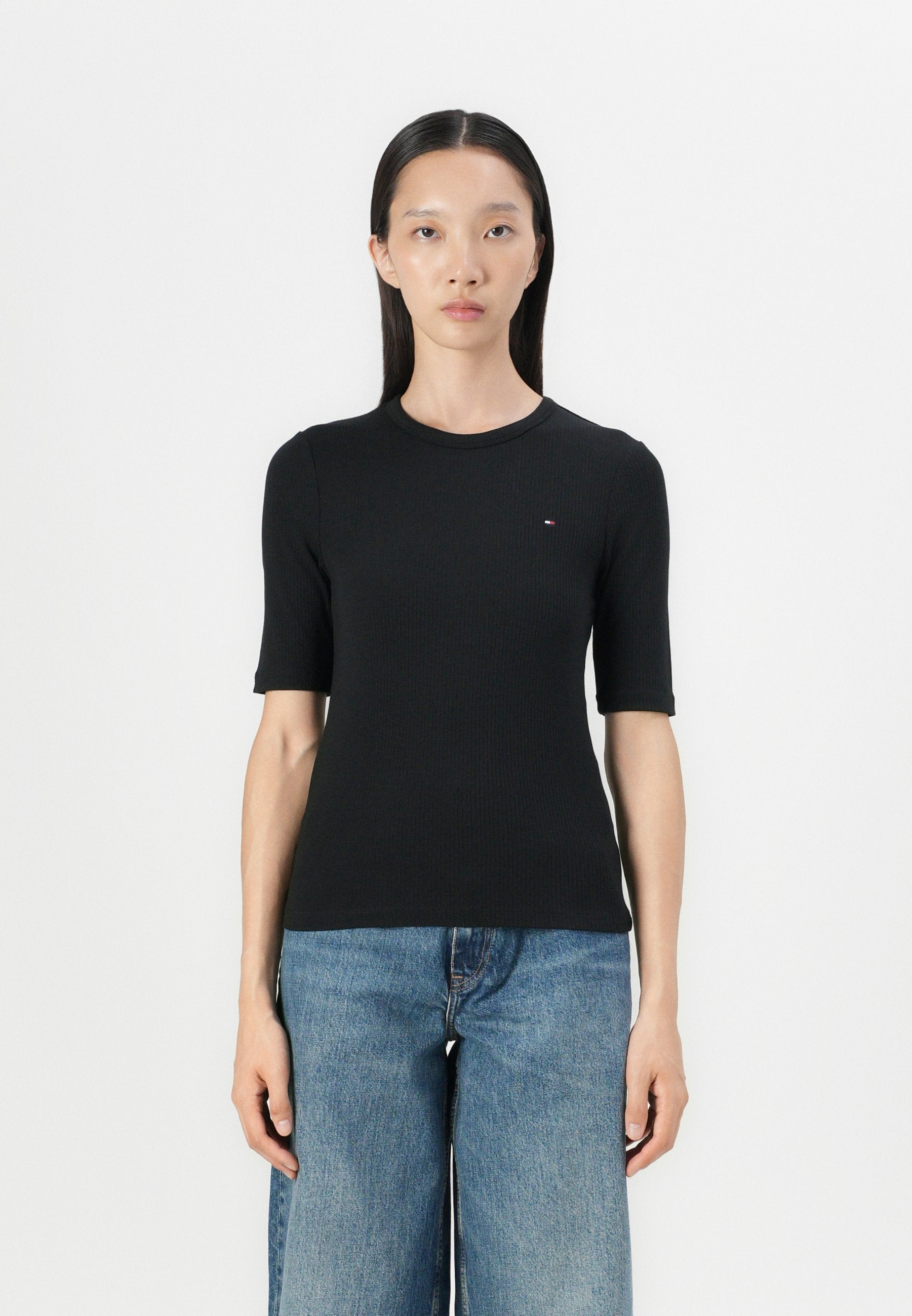 RIBBED SLIM HALF SLEEVE T-SHIRT Media 3