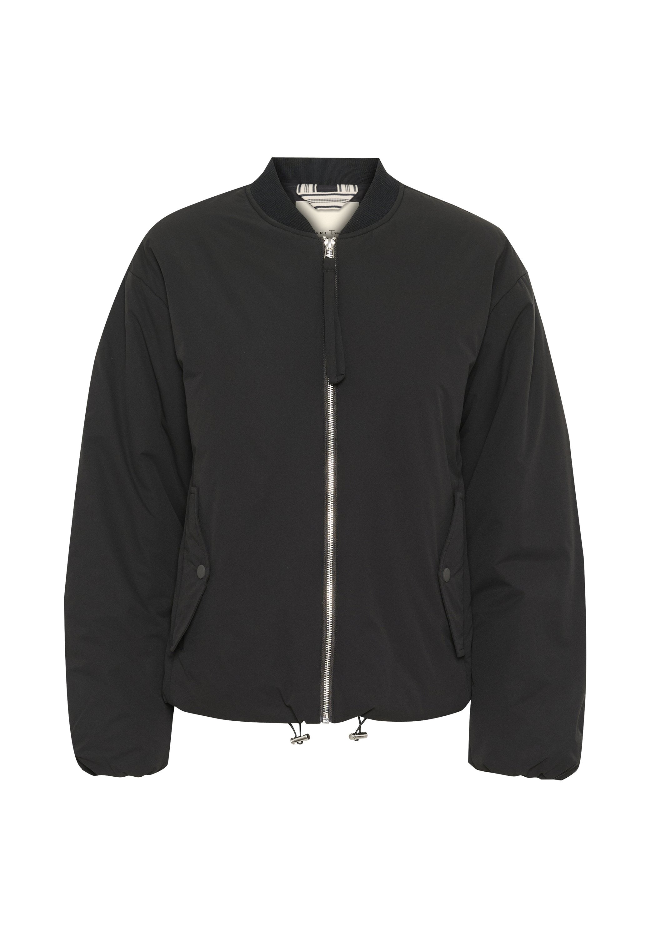 Schwarze Bomberjacke aus glattem Material mit Reißverschluss vorne, geripptem Kragen und elastischen Bündchen. Mit seitlichen Taschen und verstellbarem Saum.