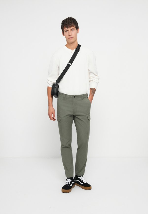 DOCKERS SLIM TAPERED