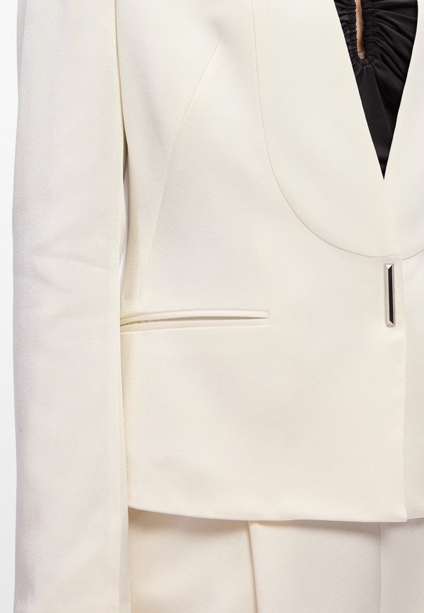 BOSS JIA TUX