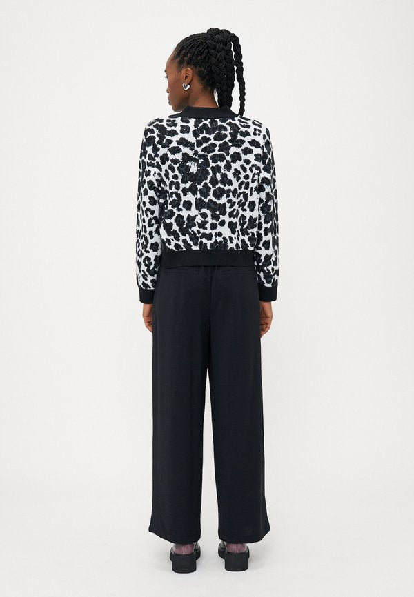 Vero Moda Petite VMAPPLE LEO O NECK