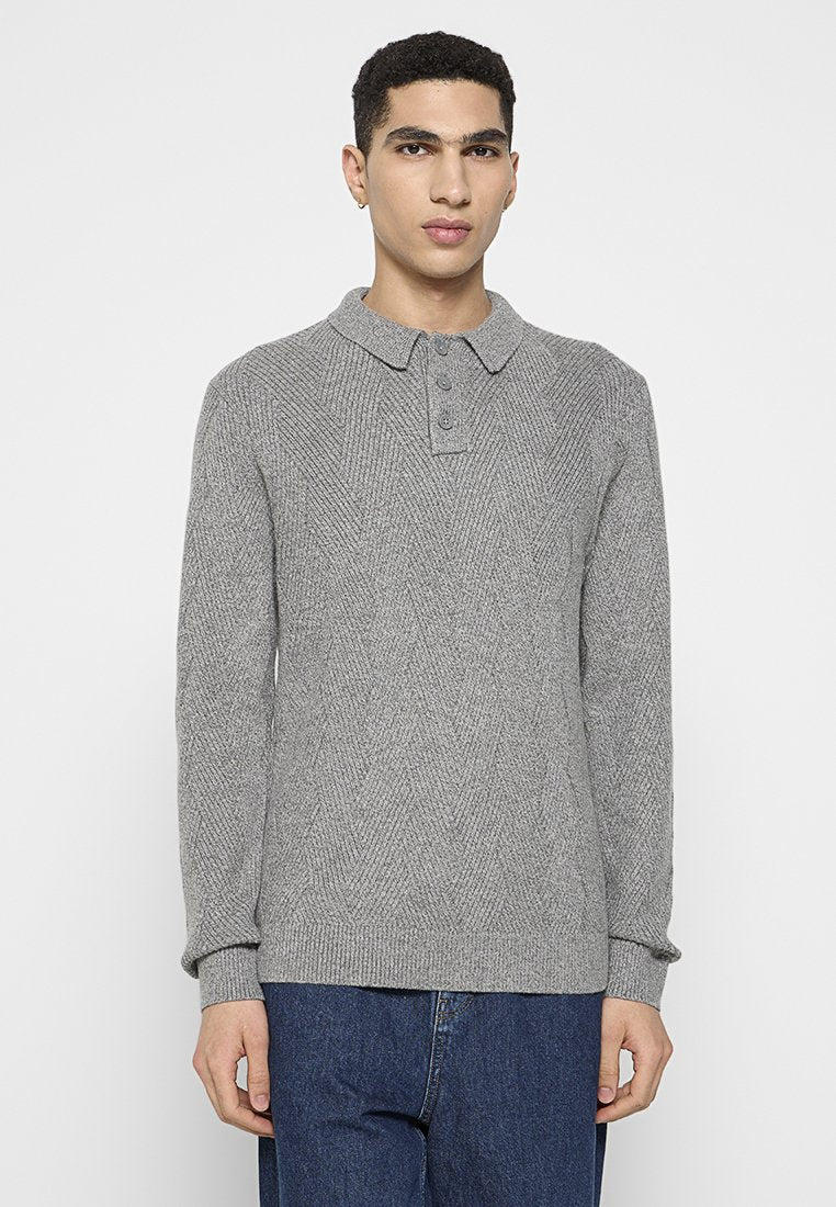 Grauer Strickpullover mit strukturiertem Rautenmuster, drei-Knopf-Blende und gerippten Bündchen, ausgestattet mit einem klassischen Kragen und langen Ärmeln.