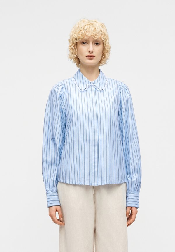 Vero Moda VMFANNI TAPE SHIRT - Button-down blouse - brunnera blue stripes:cloud dancer/navy blazer