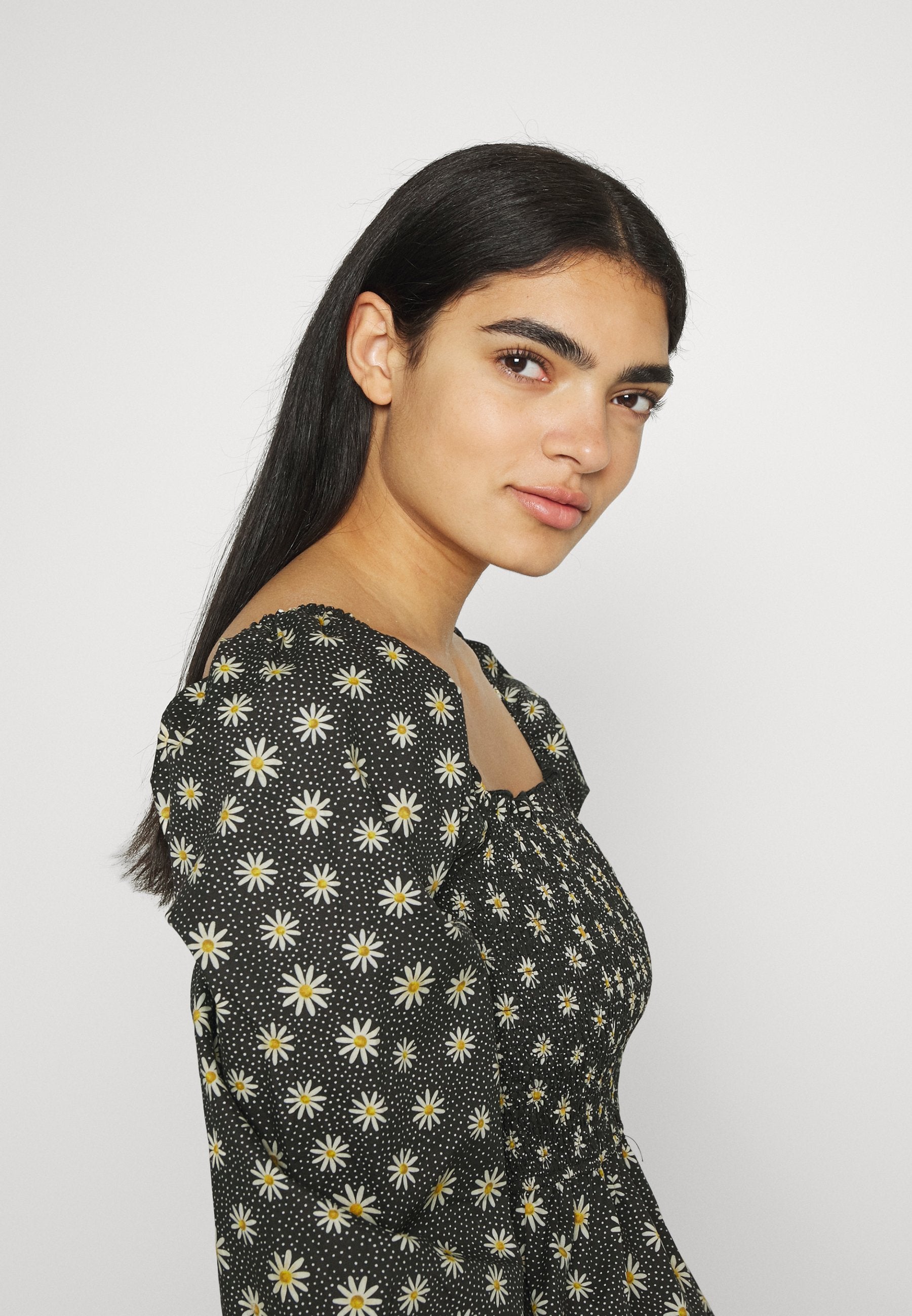 NA-KD SMOCK DAISY