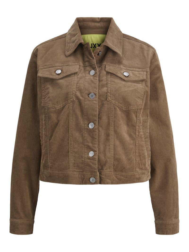 Braune Cordjacke mit Knöpfen, Kragen, zwei Brustklappentaschen mit Knöpfen und langen Ärmeln.