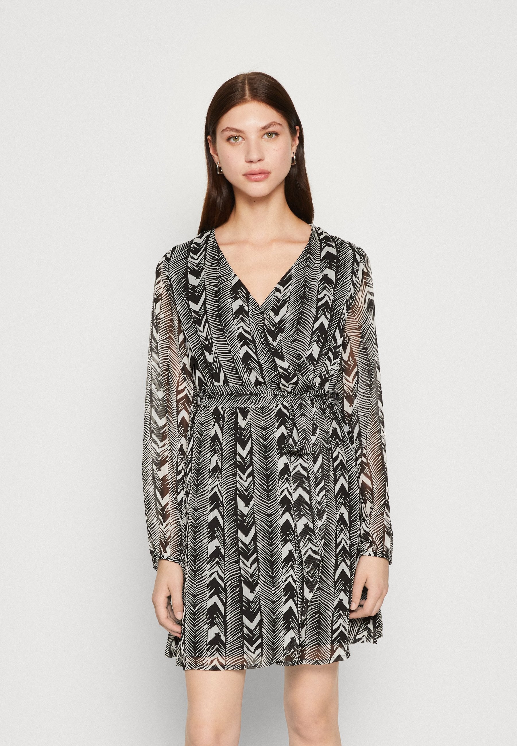 ONLZIGGY LIFE WRAP DRESS Media 3