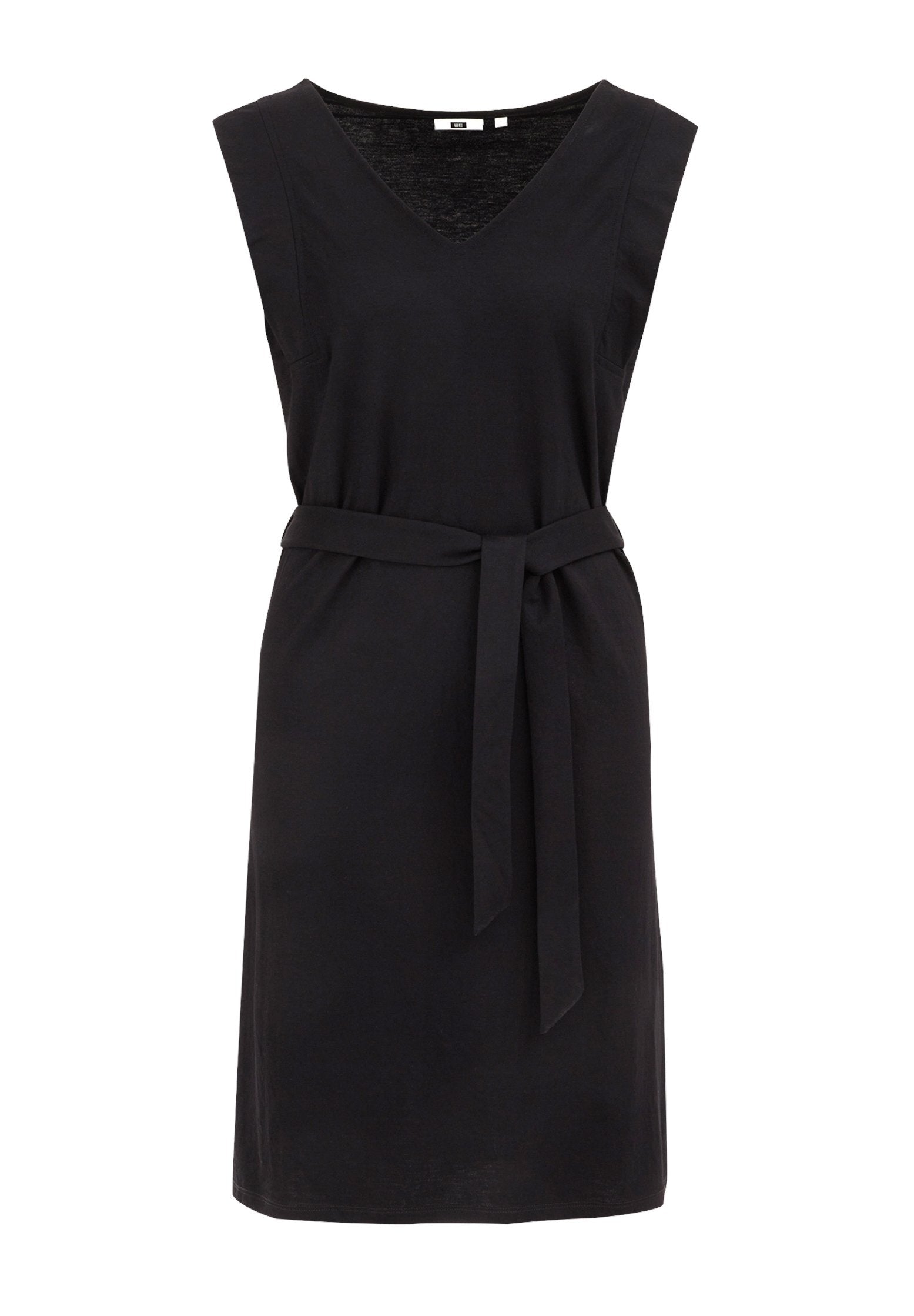 Schwarzes ärmelloses Kleid mit V-Ausschnitt, Stoffgürtel in der Taille und lässiger Passform, aus einem glatten, leichten Material gefertigt.