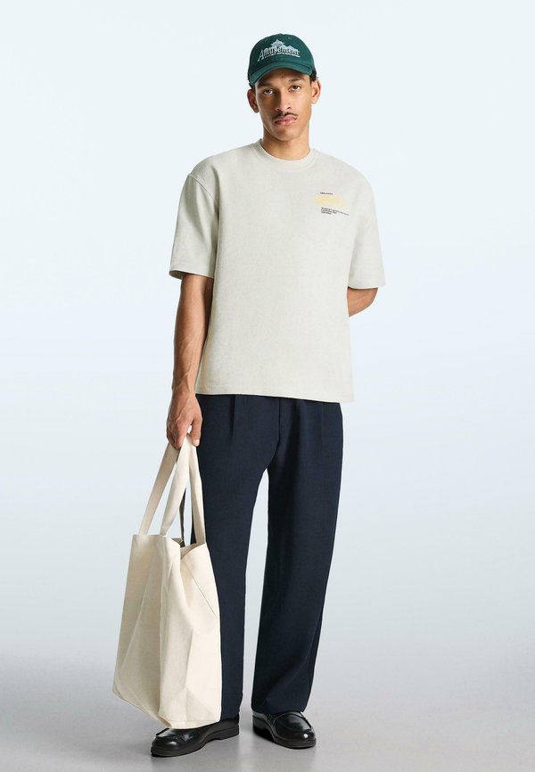 Bershka TERRY PRINT - TSHIRT - Print T-shirt - grey
