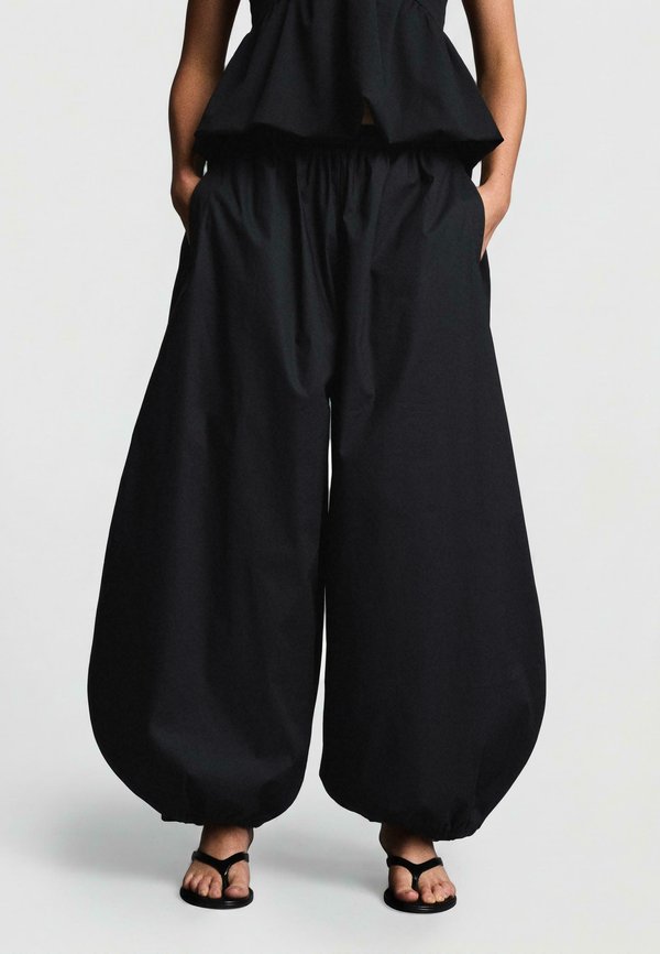 Bershka Trousers - black